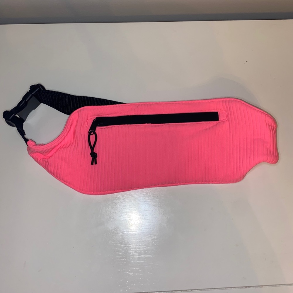 TRIANGL Fanny pack